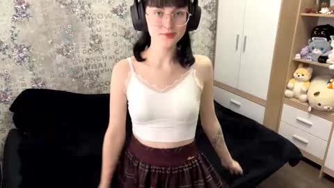 Snapshot of dodiebabikian chatting on September 11, 12:05 pm Annie PVT IS OPEN online show from September 11, 12:05 pm