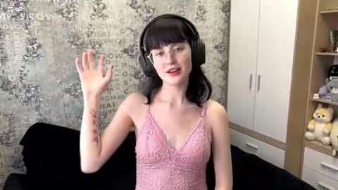 Snapshot of dodiebabikian chatting on September 15, 12:05 pm Annie PVT IS OPEN online show from September 15, 12:05 pm