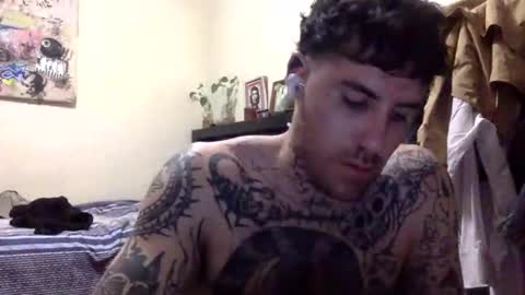 Snapshot of dogboi666 chatting on January 4, 1:42 am Dogboi online show from January 4, 1:42 am