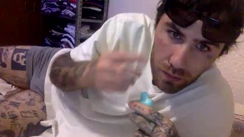 Snapshot of dogboi666 chatting on November 16, 7:47 am Dogboi online show from November 16, 7:47 am