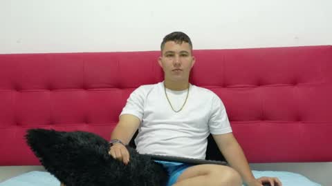 Snapshot of dogerman_01 chatting on May 19, 11:27 am 01 online show from May 19, 11:27 am