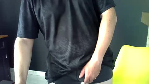 Snapshot of doggydaddi chatting on December 2, 11:34 am Alex online show from December 2, 11:34 am