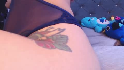 doll_and_thebrown online show from March 31, 6:08 pm