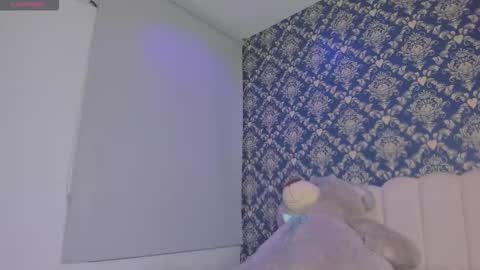 doll_daisy_ online show from January 7, 6:54 pm