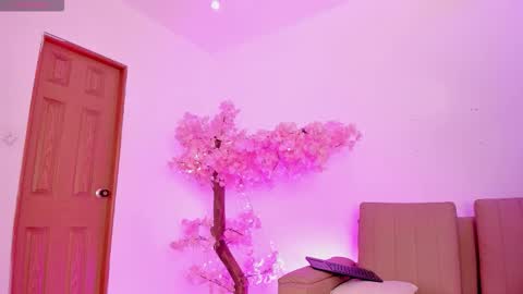 doll_isa_ online show from January 16, 6:45 pm