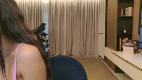 Snapshot of doll_lexi chatting on February 6, 3:15 pm Lexi online show from February 6, 3:15 pm