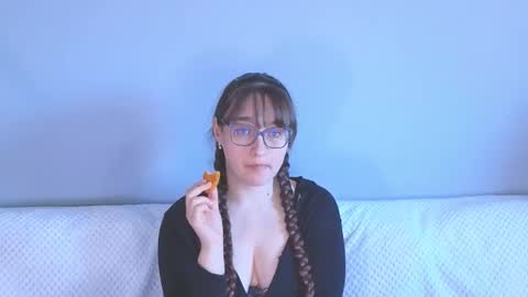 Snapshot of doll_tessa chatting on April 22, 2:51 pm Tessa online show from April 22, 2:51 pm