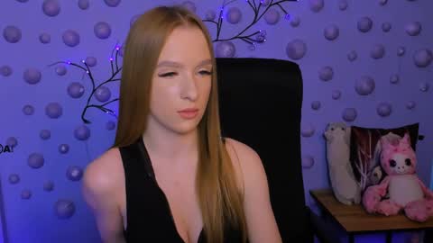 doll_vey online show from May 20, 9:04 am