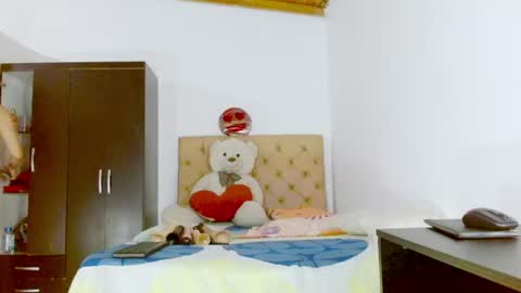Snapshot of dolldirtyxxx1 chatting on June 25, 7:13 am ilona online show from June 25, 7:13 am