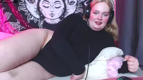 Miss Rose online show from November 8, 7:01 pm