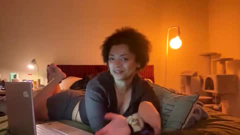 Snapshot of dollpart_ chatting on January 6, 2:37 am dollpart_ online show from January 6, 2:37 am