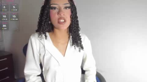 Snapshot of dolly_boob chatting on July 7, 5:21 am dolly_boob online show from July 7, 5:21 am