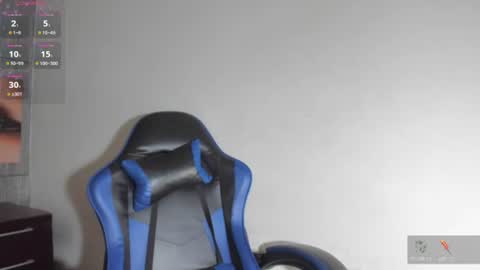 Snapshot of dolly_boob chatting on July 7, 6:47 am dolly_boob online show from July 7, 6:47 am
