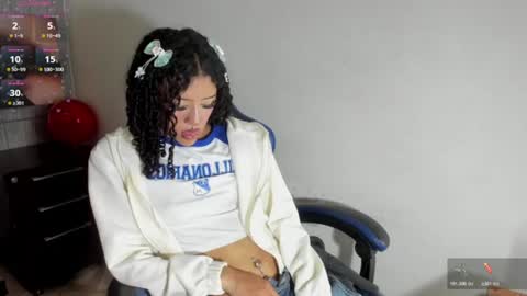Snapshot of dolly_boob chatting on July 9, 6:39 am dolly_boob online show from July 9, 6:39 am