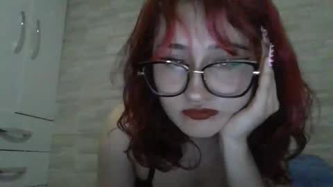 Snapshot of dollymimii chatting on October 26, 1:00 am dollymimii online show from October 26, 1:00 am