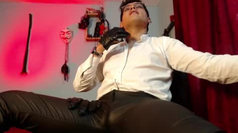 Snapshot of dom2travelers_sm chatting on September 9, 3:55 pm Diego Castell online show from September 9, 3:55 pm