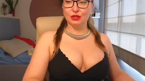 DOM MUMMY online show from June 2, 1:02 pm