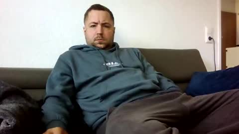 Snapshot of dombio_12 chatting on April 4, 9:18 am dombio_12 online show from April 4, 9:18 am