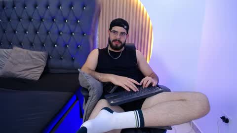 Snapshot of domboy_ chatting on May 4, 9:55 pm domboy online show from May 4, 9:55 pm