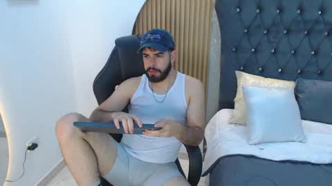 Snapshot of domboy_ chatting on May 18, 8:03 pm domboy online show from May 18, 8:03 pm