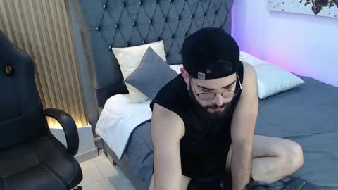 Snapshot of domboy_ chatting on May 21, 8:27 pm domboy online show from May 21, 8:27 pm