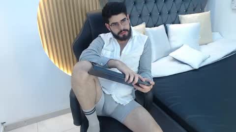 Snapshot of domboy_ chatting on May 23, 8:24 pm domboy online show from May 23, 8:24 pm