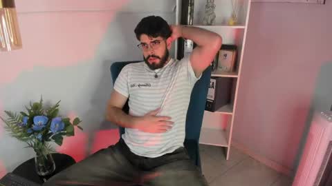 Snapshot of domboy_ chatting on May 25, 8:15 pm domboy online show from May 25, 8:15 pm