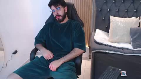 Snapshot of domboy_ chatting on May 26, 8:49 pm domboy online show from May 26, 8:49 pm