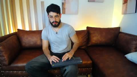 Snapshot of domboy_ chatting on May 28, 9:12 pm domboy online show from May 28, 9:12 pm