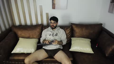 Snapshot of domboy_ chatting on May 29, 11:25 pm domboy online show from May 29, 11:25 pm