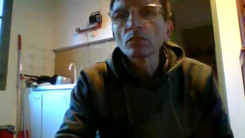 Snapshot of domi94300 chatting on November 30, 3:38 pm domi94300 online show from November 30, 3:38 pm