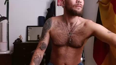Snapshot of dominantthewolf chatting on July 15, 3:34 am Logan - INDEPENDET MODEL online show from July 15, 3:34 am