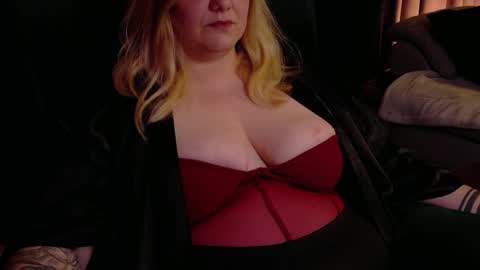 Snapshot of dominasadique chatting on April 27, 9:24 pm SADE online show from April 27, 9:24 pm
