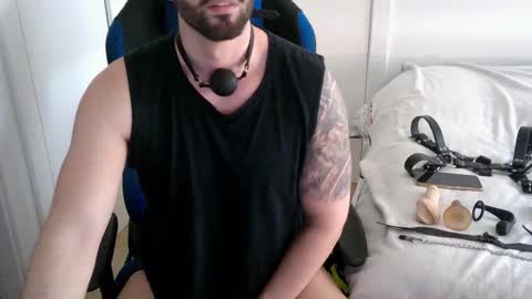 Snapshot of dominatedtitan chatting on February 6, 11:46 am DominatedTitan online show from February 6, 11:46 am