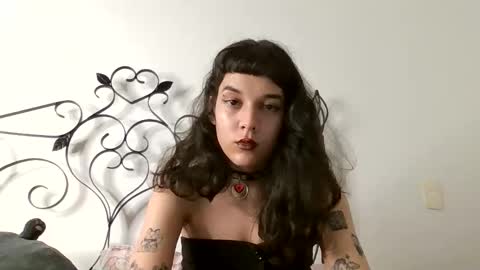 Snapshot of dominatrixkimmy chatting on January 7, 12:13 am dominatrixkimmy online show from January 7, 12:13 am