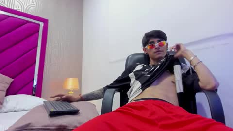 Snapshot of dominic_foox chatting on February 8, 12:58 am Dominic foox online show from February 8, 12:58 am