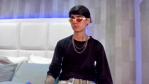 Snapshot of dominic_foox chatting on February 12, 12:44 pm Dominic foox online show from February 12, 12:44 pm