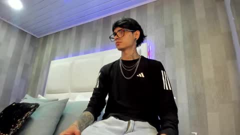 Snapshot of dominic_foox chatting on February 13, 1:51 pm Dominic foox online show from February 13, 1:51 pm