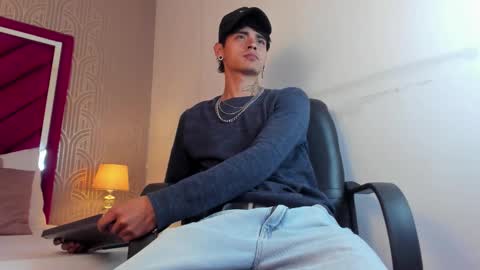 Snapshot of dominic_foox chatting on March 2, 12:34 pm Dominic foox online show from March 2, 12:34 pm