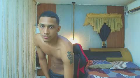 Snapshot of dominic_smith_ chatting on April 4, 5:49 am dominic_smith_ online show from April 4, 5:49 am