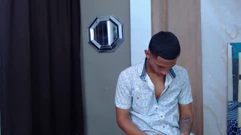 Snapshot of dominic_smith_ chatting on April 6, 2:09 am dominic_smith_ online show from April 6, 2:09 am