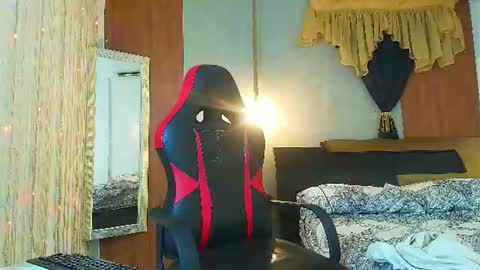 dominic_smith_ online show from June 19, 2:05 am