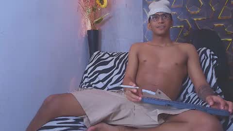 dominic_smith_ online show from June 19, 9:51 pm