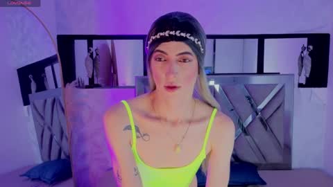 Snapshot of dominic_thailor chatting on May 25, 3:51 pm Dominic online show from May 25, 3:51 pm