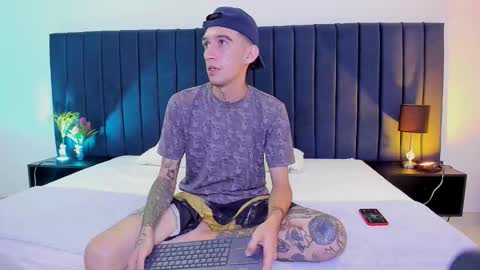 dominik_thompson777 online show from September 21, 4:03 am