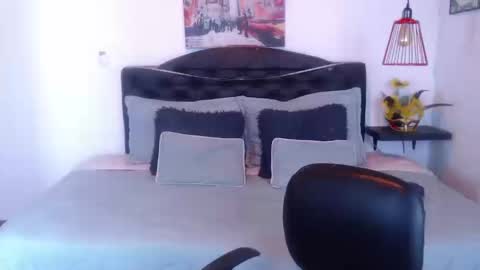  D O M I N K  online show from September 10, 7:58 pm