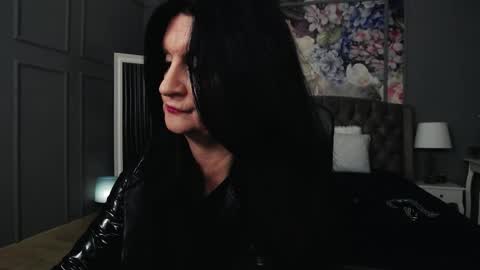 Snapshot of dommelisa chatting on October 21, 8:31 pm Dom Melisa online show from October 21, 8:31 pm