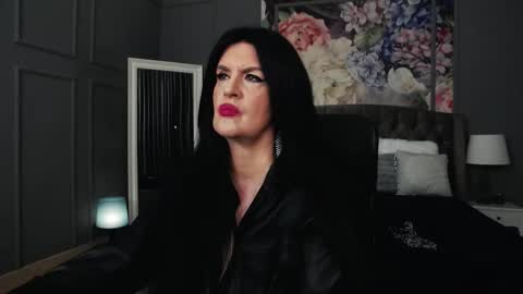 Snapshot of dommelisa chatting on November 17, 10:04 pm Dom Melisa online show from November 17, 10:04 pm