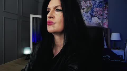 Snapshot of dommelisa chatting on December 21, 11:56 pm Dom Melisa online show from December 21, 11:56 pm