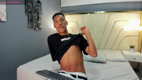 Domminick18 online show from October 1, 8:48 pm